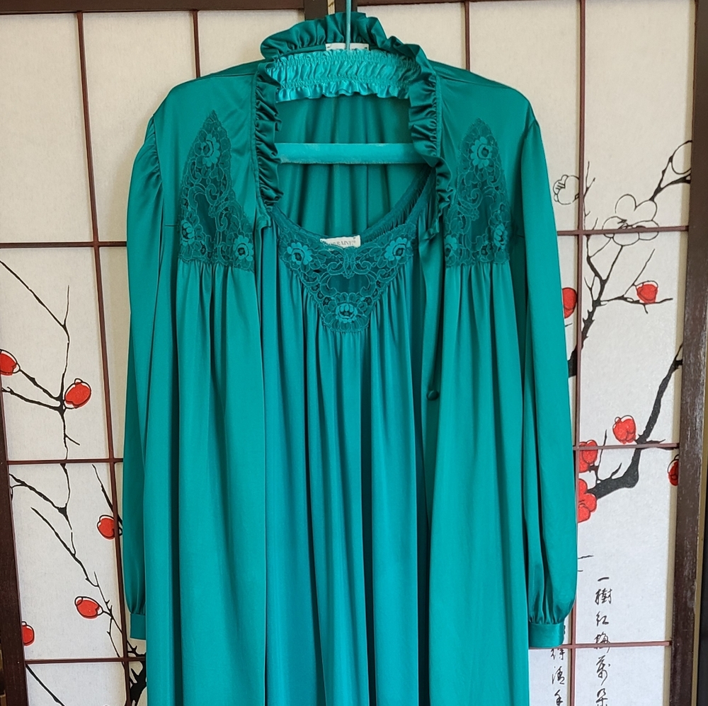 Vintage Lorraine Green 2X Satin Robe and Nightgown